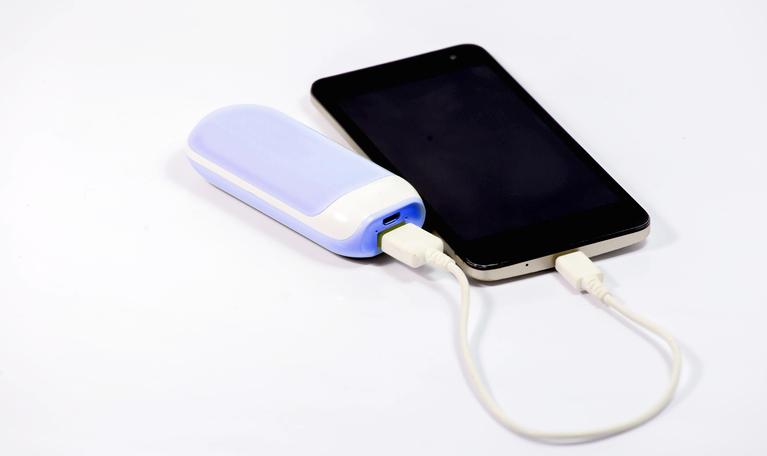 telefon z powerbankiem